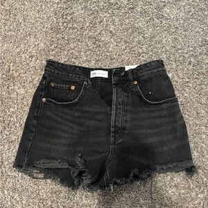 ZARA BLACK SHORTS
